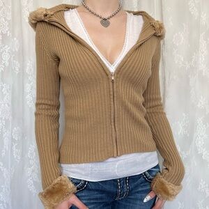 Y2K 2000s Tan Cable Knit Sweater
